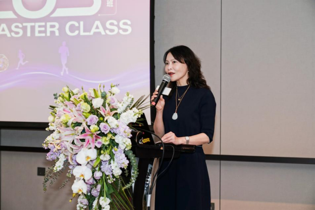 图12李雯教授总结发言