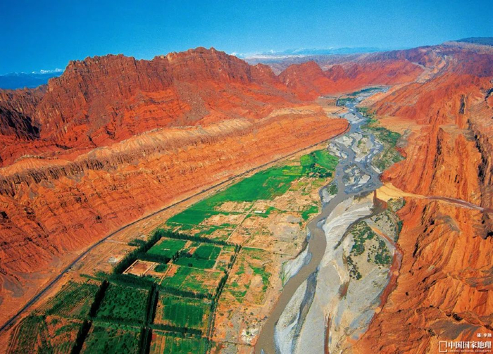 库车大峡谷本次行程,我们将在火焰山眺望壮美日落,在博斯腾湖感受水域