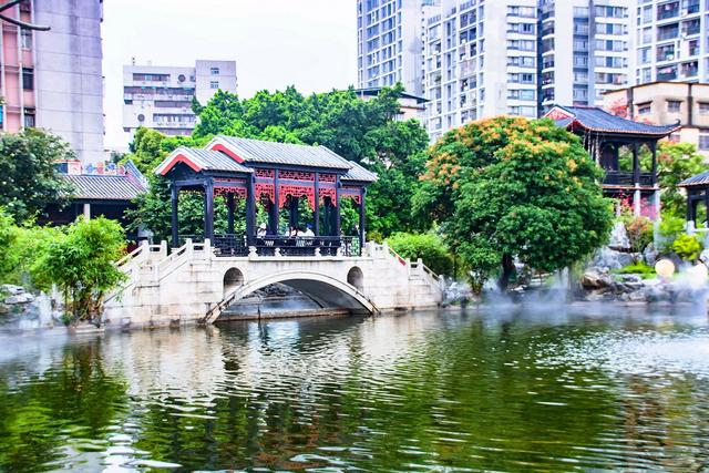 佛山有一座梁园,是岭南人文园林的代表,被誉为"岭南第一园"