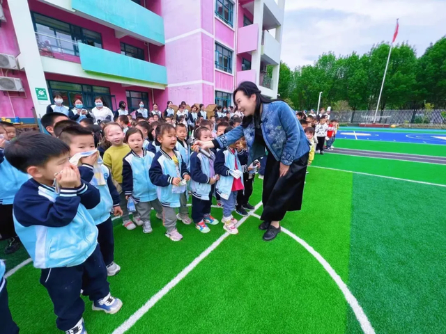 消防走进幼儿园 萌娃遇见火焰蓝 ——未央区长庆湖滨花园幼儿园消防