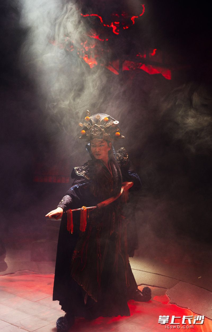 花鼓戏也吊威亚沉浸式幻境秀新刘海砍樵来了