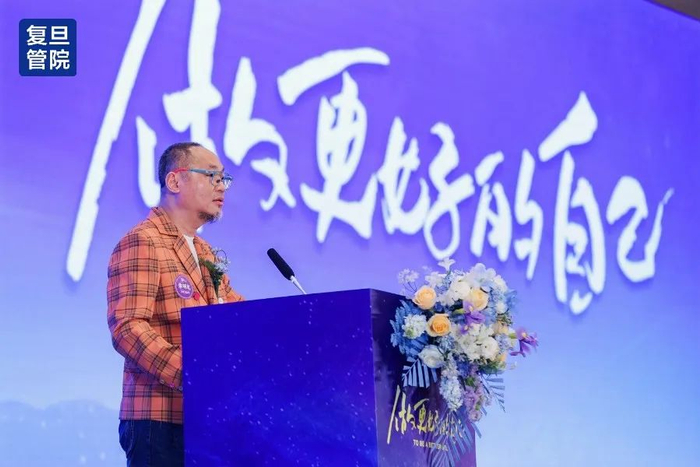 朱明虬校友致辞▲孙一民副院长做院情报告本次年会主题为"做更好的