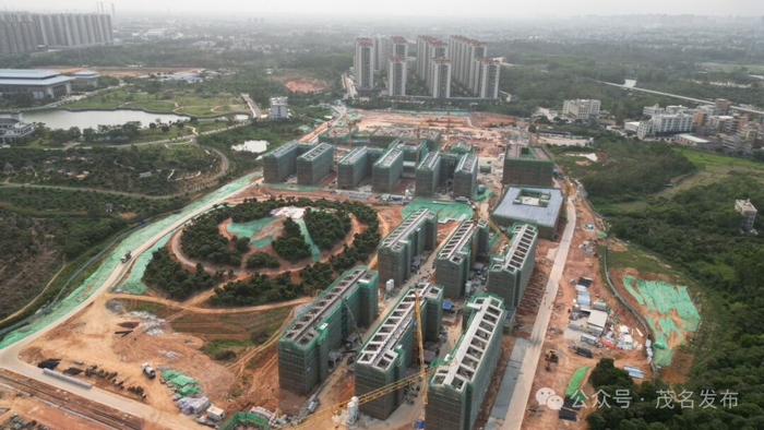 广东实验中学附属茂名学校高中部校区建设现场。