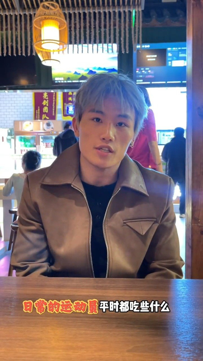 黑豹尹帅shuaiyin今天不训练改吃播