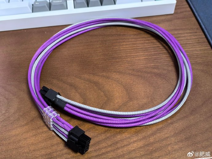 给前置供电的8pin线到了现在那条本来是给显卡用的偏短用得特别憋屈