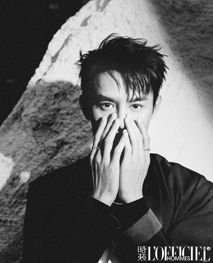 王凯再登时装男士封面 帅气优雅展现独特魅力|王凯|封面|气质_新浪