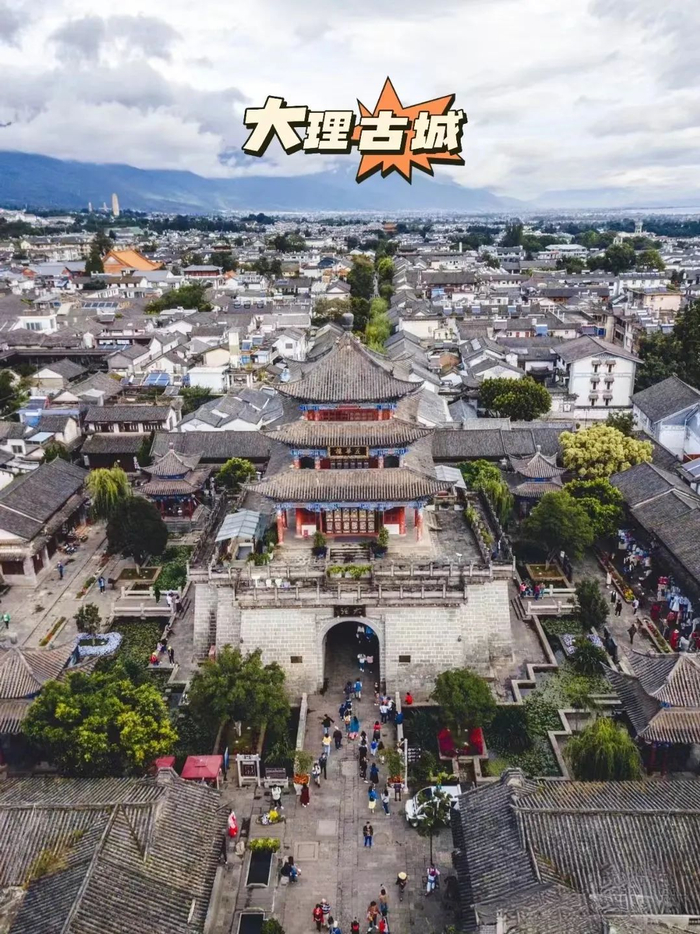 呈现,这里神秘,古老,慵懒,悠闲,梦幻,再多的词语都无法完全代表云南