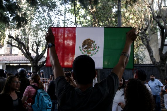 厄瓜多尔"闯馆风波"还会闹多大?__财经头条