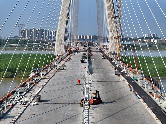 湖南长沙香炉洲大桥建设施工忙
