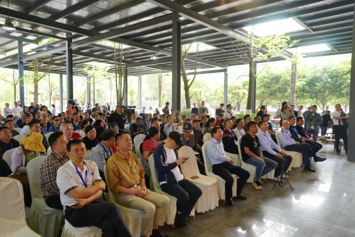 原15军空降师师长红色收藏家 牛七伟致辞大邑县人民政府副县长 岳惠玉