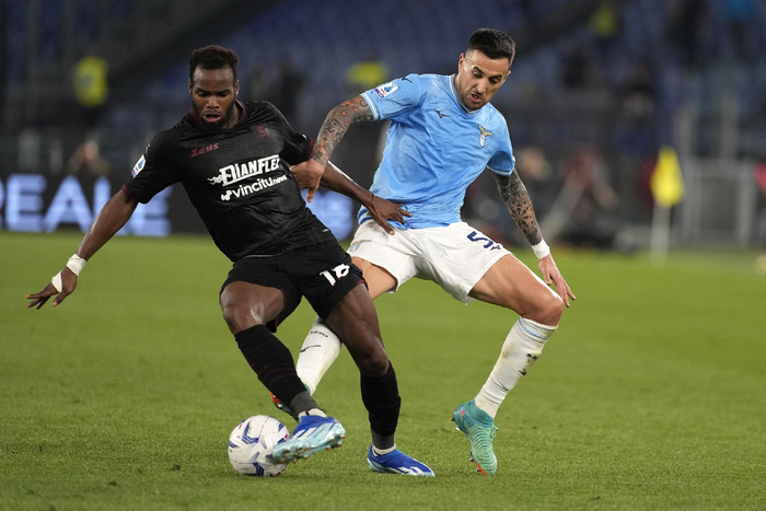 体坛联播比利简金杯中国连胜晋级中超今晚迎京沪大战