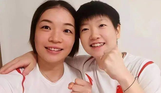 陈清晨、孙颖莎（右）