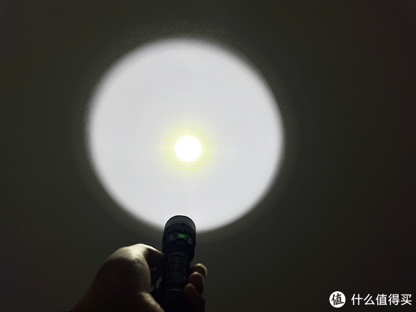 g40可能是性价比最高的手电,40元2000流明进口灯珠,一体仓,21700电池