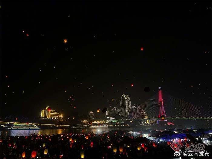 西双版纳澜沧江畔美若星河万盏孔明灯祈福纳祥