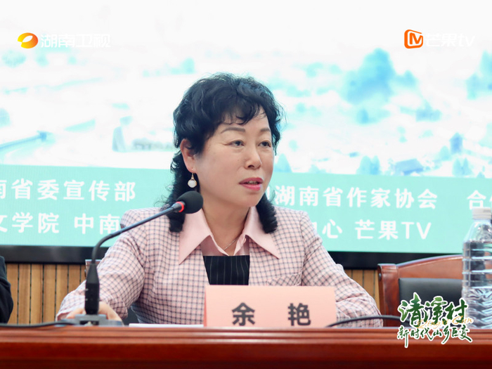 立波清溪书屋管理员,清溪村村民卜雪斌挥别三十年的矿工生涯,毅然归乡