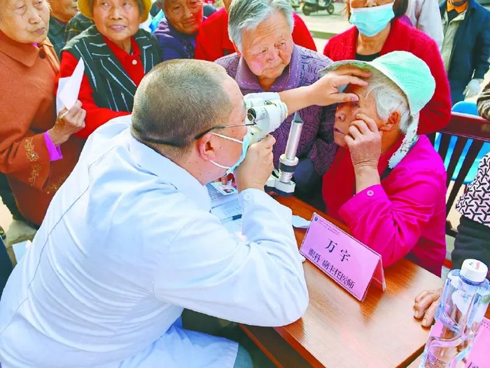 健康义诊进乡村让基层群众更有医靠