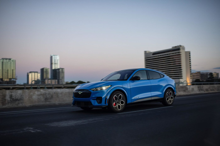 再接再厉,福特推出 2024 款野马 mach-e|福特|mach-e|续航里程_新浪