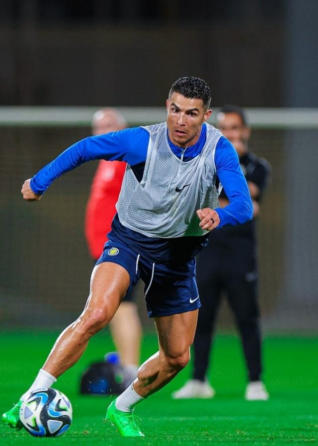 c罗社媒晒训练照:回归训练|克里斯蒂亚诺·罗纳尔多_新浪新闻