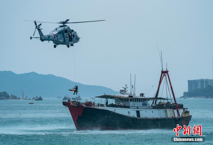香港特区政府飞行服务队首次参加全民国家安全教育日开放日活动