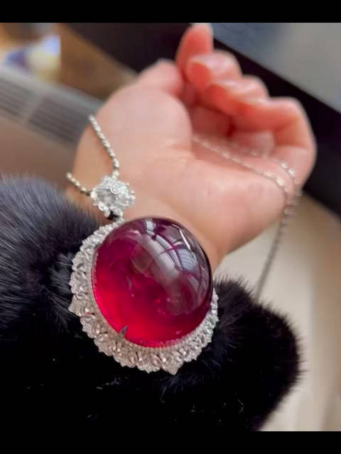 性价比超高近200克拉鸽血红碧玺吊坠参数4055828