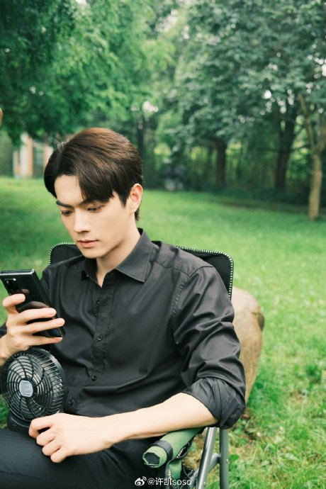许凯兑现flag发了18张随拍 帅气又迷人的soso,霸总钓鱼愿者上钩|许凯