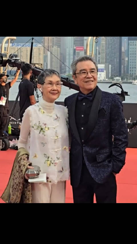 76岁的姜大卫携75岁的妻子李琳琳亮相金像奖红毯塑造经典众多