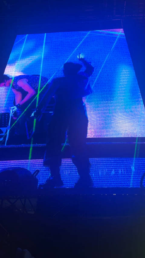 男人就是要自律啊看看钟汉良的花期演唱会舞台兆这肌肉线条这身材管理