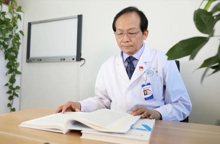 恢复高考第一年初选未通过,第二年仍然失败,第三年憋着一口气的韩新巍