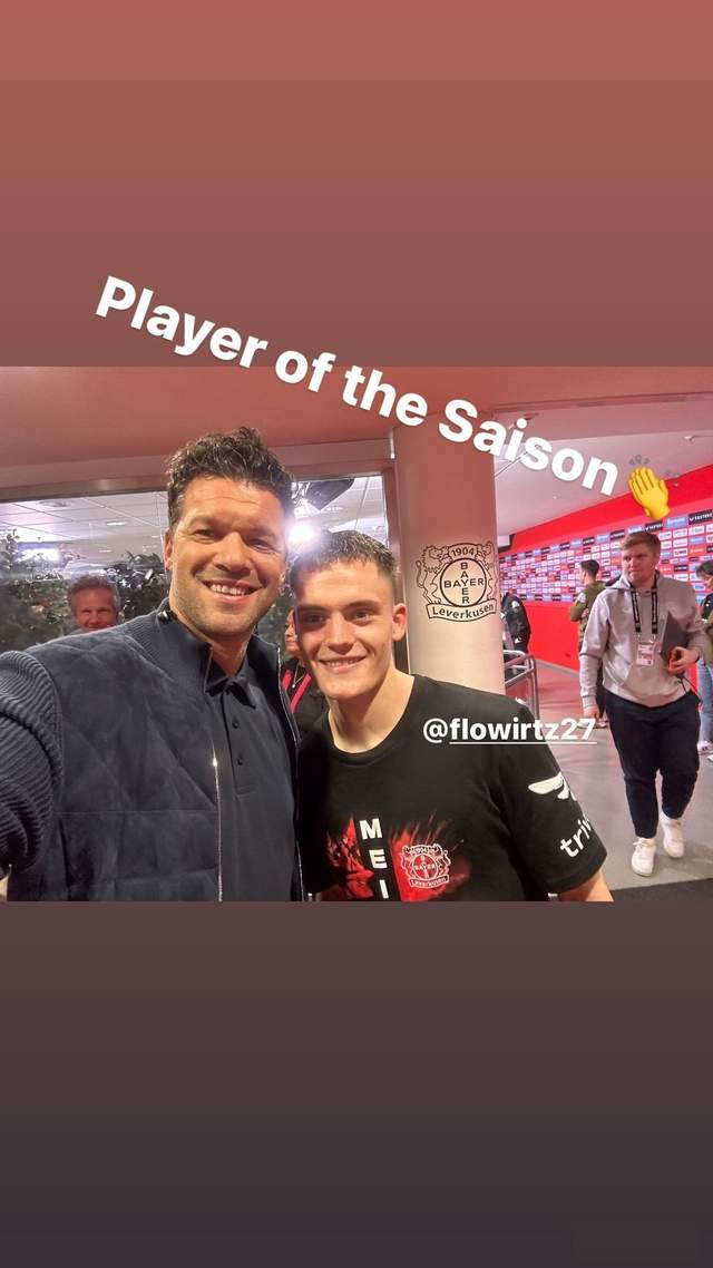 中场核心维尔茨的合影并写道:"player of the saison(赛季最佳球员)!