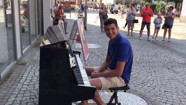 街头钢琴演奏alanwalker单曲faded