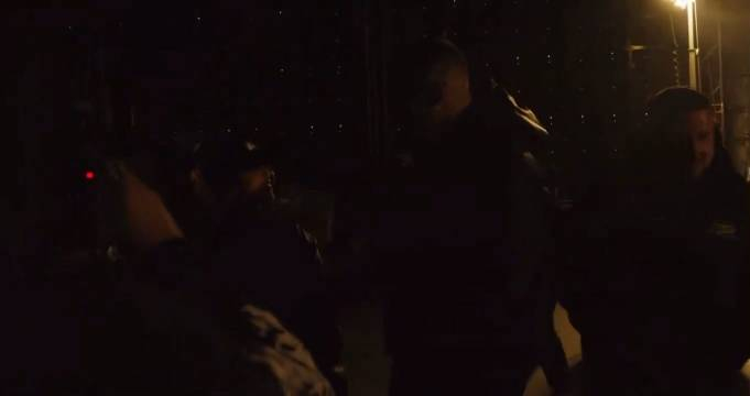 lisa与djsnake在表演后台见面交谈我们的sg