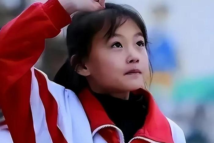 最出名的例子就是林妙可,她因为08年参加北京奥运会开幕式而火爆全国