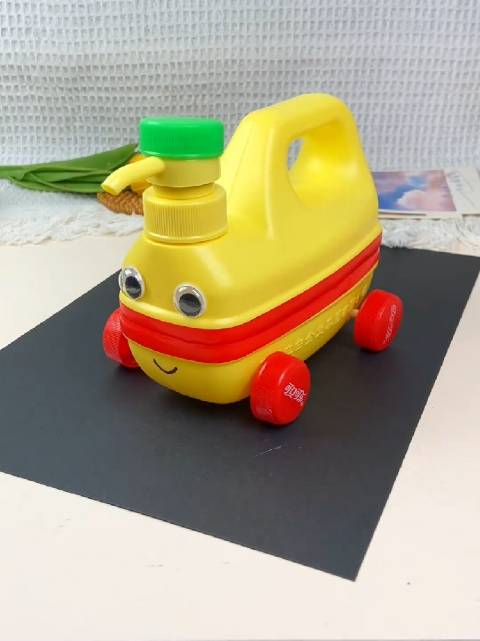 用完的洗洁精瓶子不要丢简单几步就能给孩子做出好玩的小汽车快试试吧