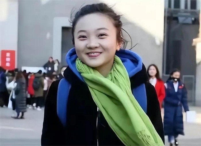 对于铁嘉欣父母当年的决定,以及她现在的状态,网友们也感慨万分,不少