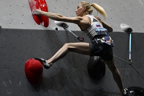 4月14日，斯洛文尼亚选手亚妮娅·加恩布雷特在比赛中。新华社发（王须中摄）