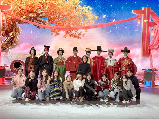 北服团队让四朝婚服从古籍里走出来