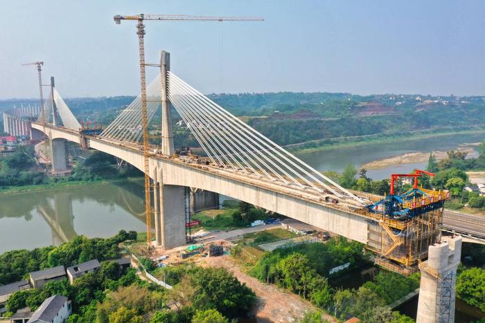 四川泸州:国内最大跨度的铁路单索面斜拉桥——隆黄铁路沱江特大桥合