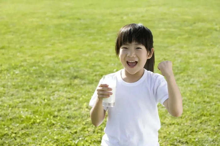 为什么不要向孩子哭穷,这是我见过最好的答案|小洁|自卑|父母_新浪