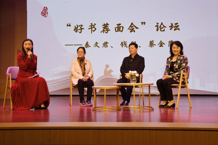 赴一场书香之约社区图书馆打造家门口的漕韵书房