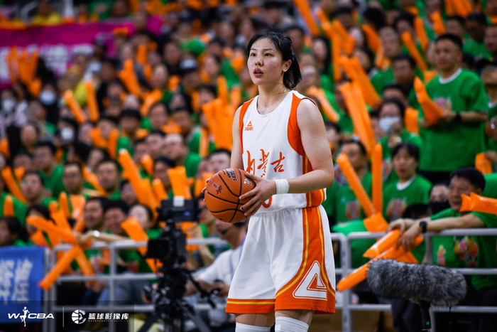 内蒙古女篮:冠军可不要 球员必须健康|张茹|内蒙古女篮|坎贝奇_新浪