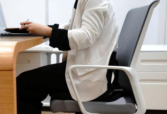 这把椅子的背后,隐藏着这些危险信号|心理健康|坐姿|身体_新浪新闻