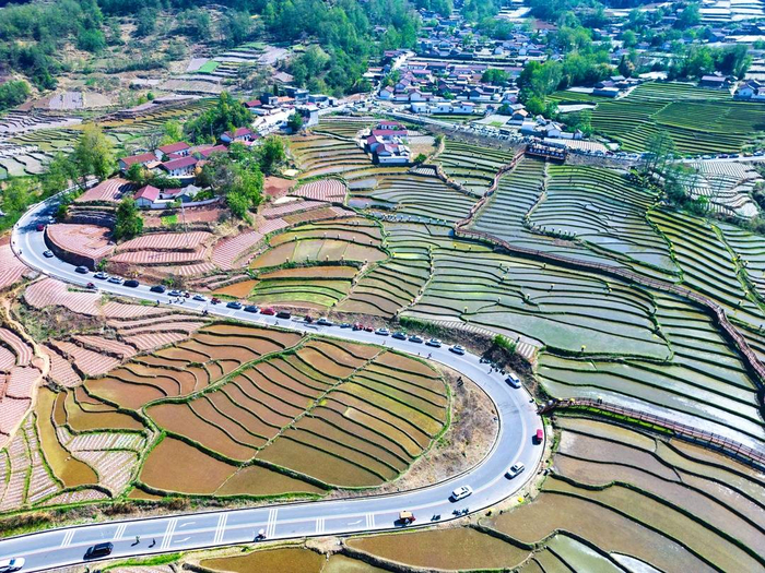 开耕了来看四川凉山越西县五彩梯田春耕图丨图集