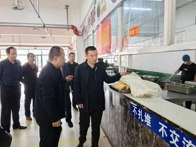 局主要领导李振国调研指导学校当前重点工作|李振国|魏县|邯郸_新浪