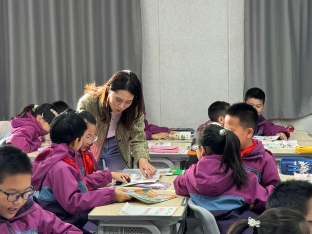 浐灞三小最美教师看到孩子的进步与成长是老师最幸福的时光