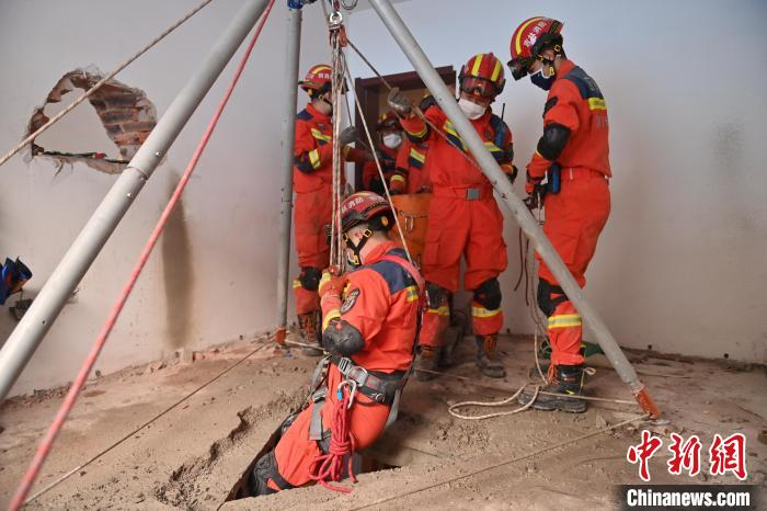 长春消防开展地震救援演练