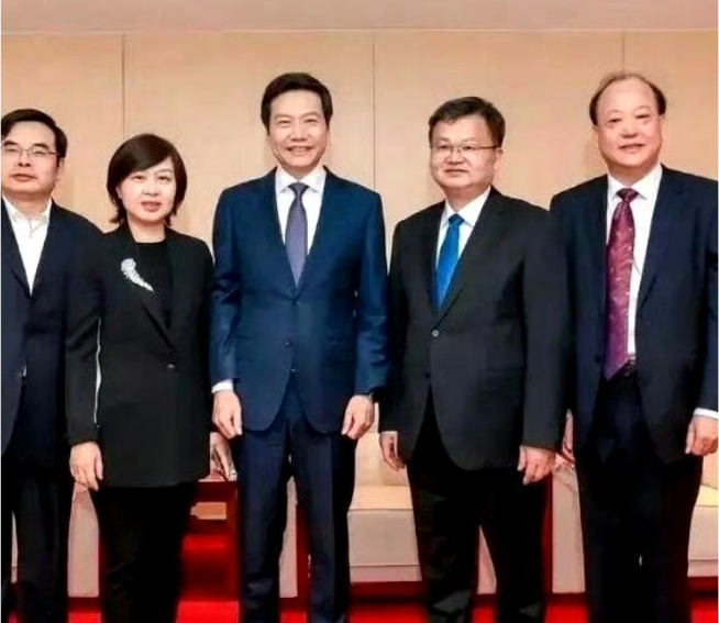 雷军神秘妻子现身,霸总小说都不敢这么写|张彤|雷军|张颂文_新浪新闻