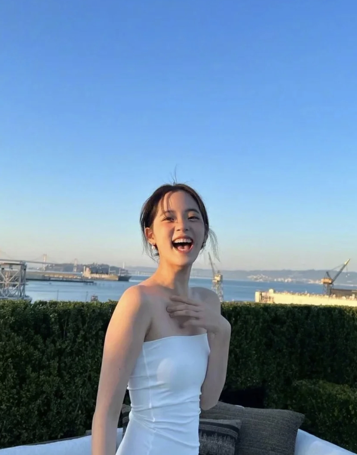 同因疫情gap的王源"比欧阳娜娜晚入学一年的话王源是不是也该毕业了?