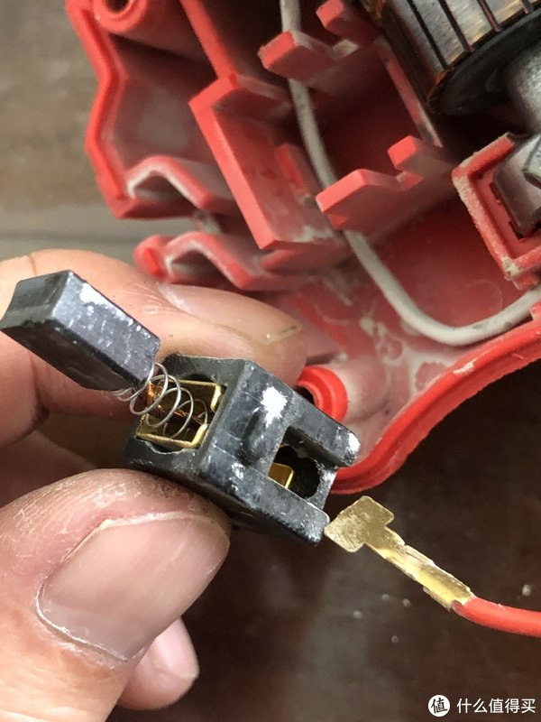 手电钻冲击钻坏了?也许只需要几块钱简单换个零件