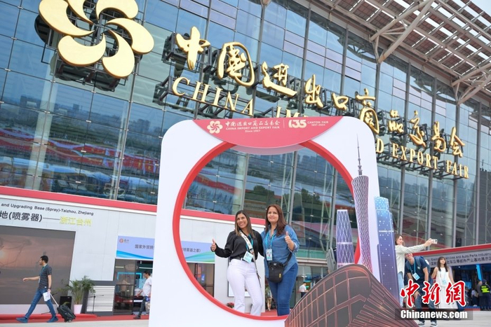 第135届广交会开幕迎客|广交会|陈骥旻|参展_新浪新闻