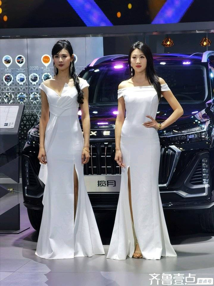 美车秀秀2024齐鲁国际车展春季靓丽车模魅力四射